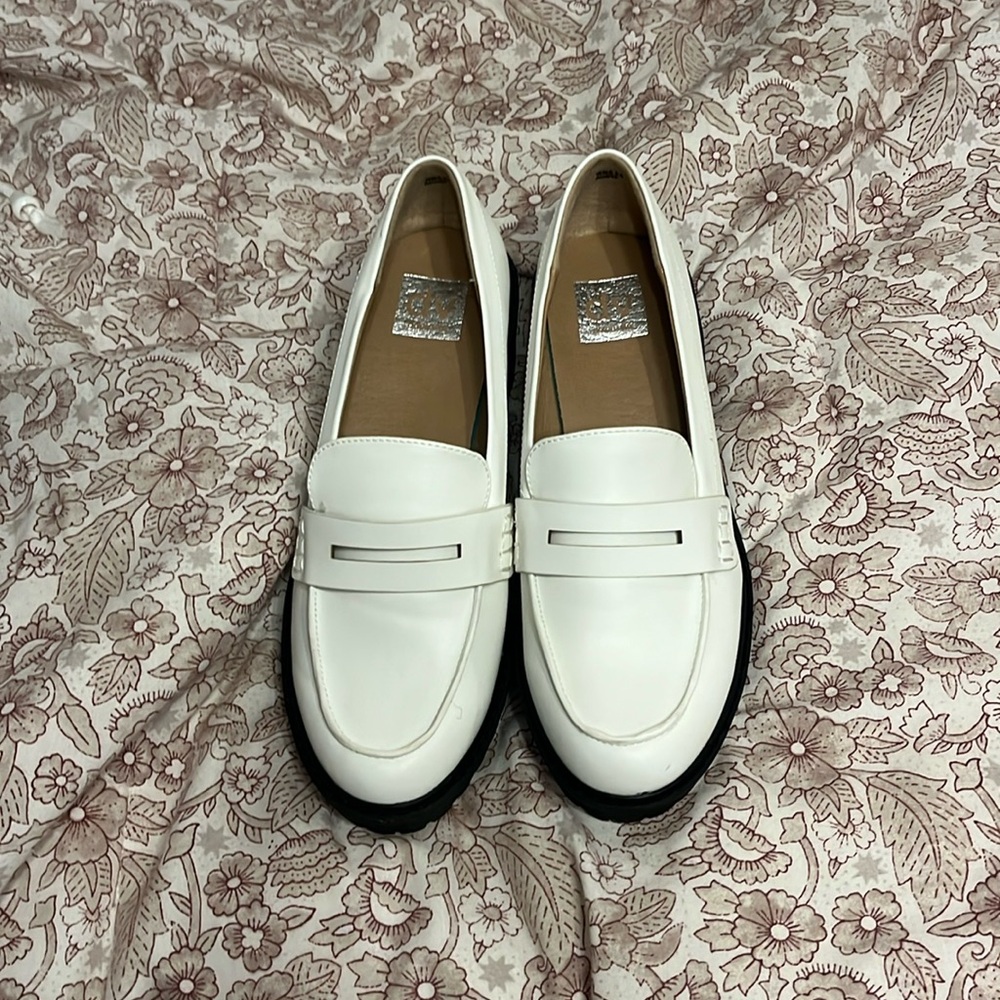 Size 8.5 white platform loafers